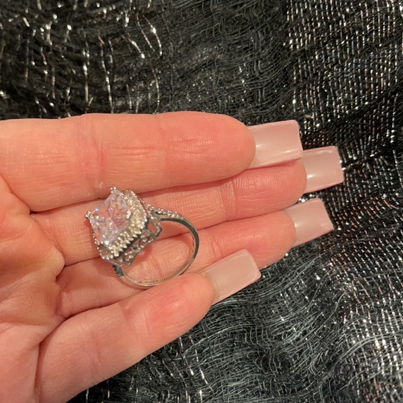 Large Sterling silver Cubic Zerconia ring. - Picture 8 of 8